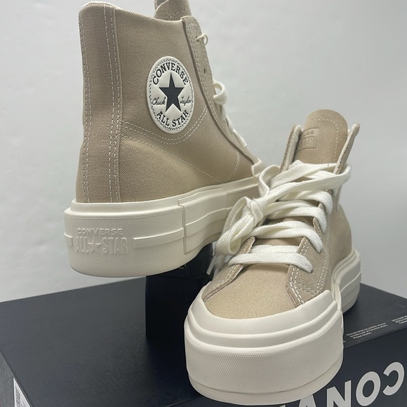 Converse WMNS Platform Sneakers A07209C
CTAS CRUISE HI
NUTTY GRANOLA/EGRET/BLACK - Picture 8 of 16